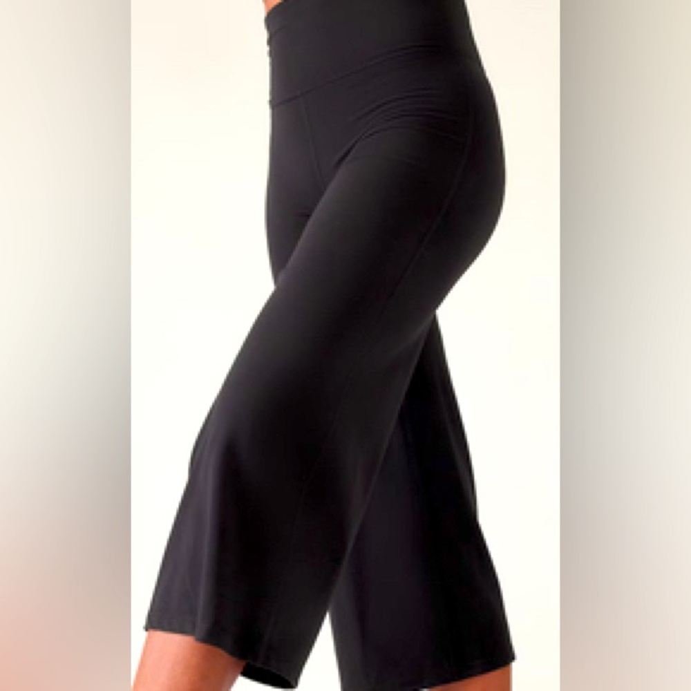 Athleta Black Wide Leg Capri pants